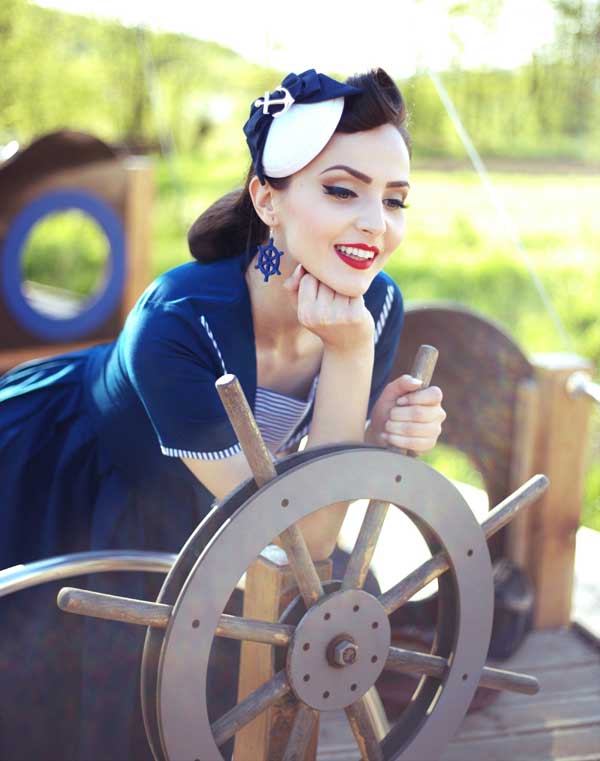 Idda van Munster mit Sailor Fascinator Liberty von Antia : die Hutmacherin